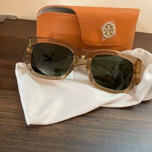 NWT Tory Burch Camel Transparent Sunglasses with Solid Dark Green Lens